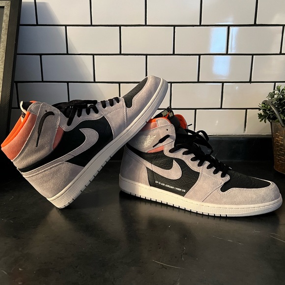 Jordan 1 Retro High “Neutral Grey Hyper Crimson” - Picture 7 of 8